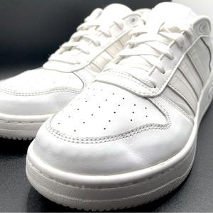 White Women’s Adidas’s Tennis, Size 7